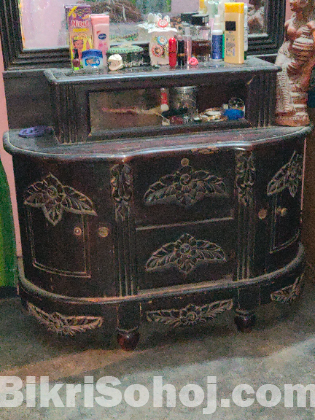 ড্রেসিং টেবিল